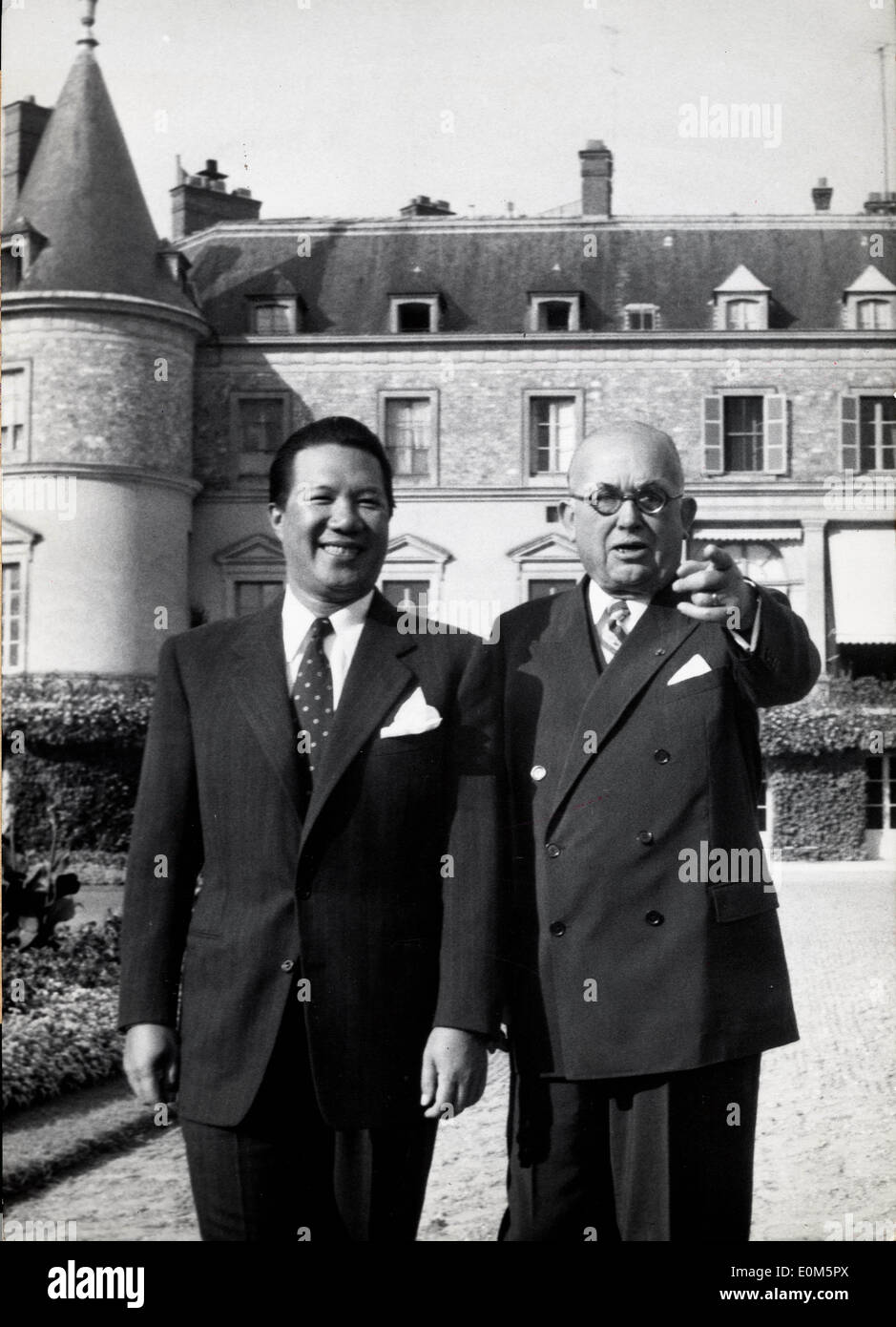 Eisenhower with Pres 1952 Press Photo Gen France Vincent Auriol & Mme & Mrs 