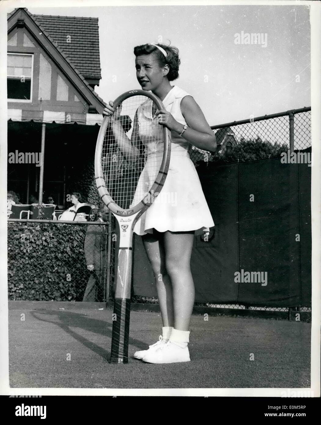 Sep. 03, 1953 - 3.9.53 Little Mo but a big racquet. Miss Maureen Connolly, Little Mo, the American tennis champion caused a spot of fun when she appeared on the court with a giant tennis racquet, at the West Side Tennis Club, Forest Hills, New York, where the American National Tennis Championships are being held. Stock Photo