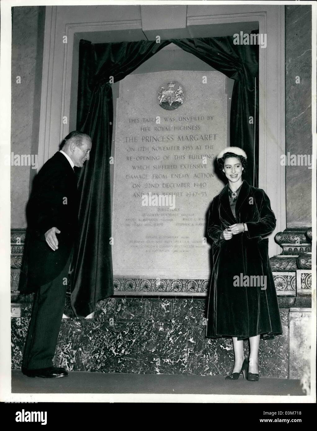 Nov 11 1953 Princess Margaret Reopens Manchester S Bomb Damaged Royal Exchange Keystone Photo Shows Princess Margaret Wears A Red Velvet Coat And A White Fur Hat In This Smiling Study