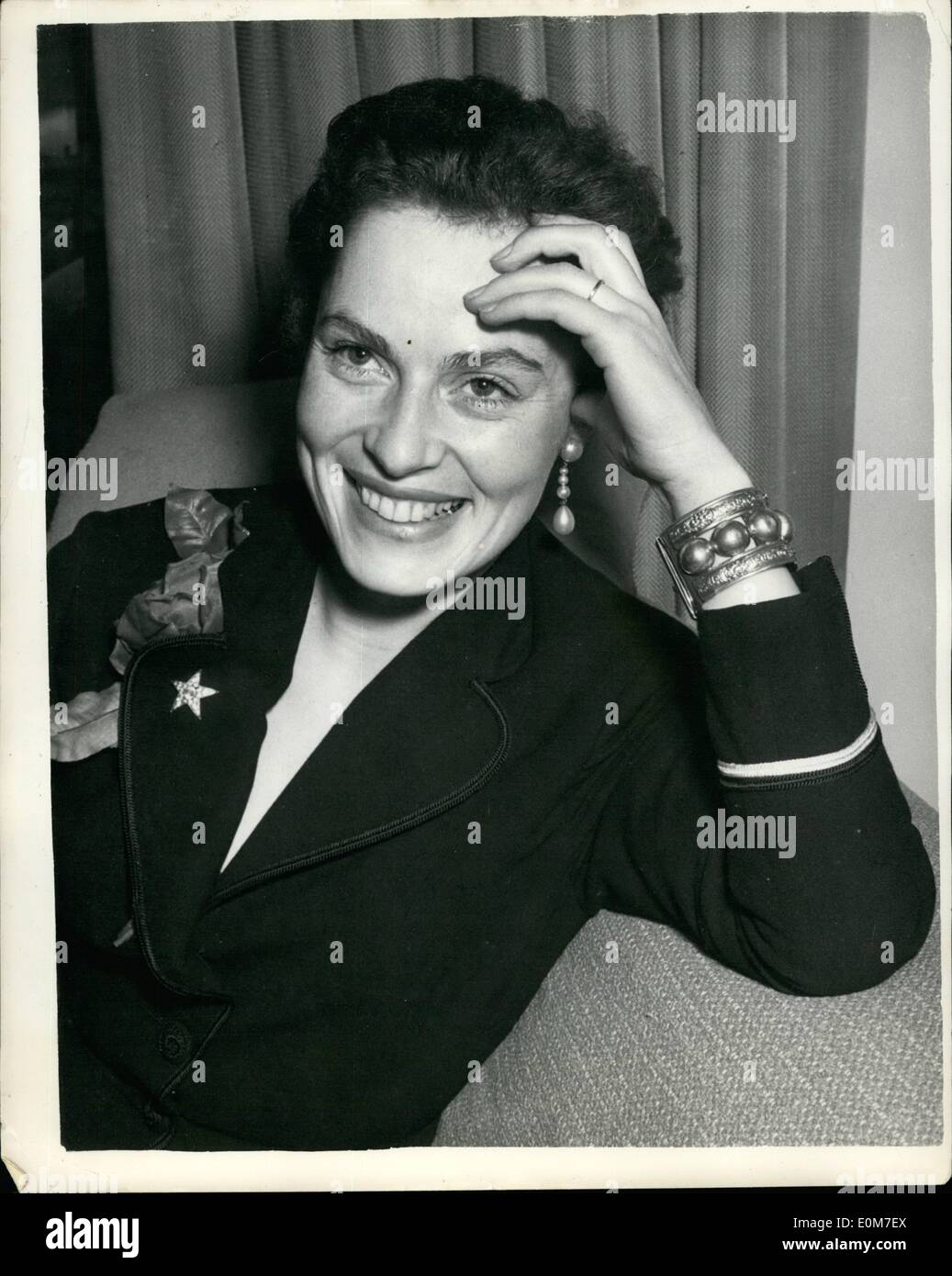 Jan. 01, 1954 - The ''New carbo'' arrives in London. Swedish-born Hollywood star, Viveca Lindfors, aged 33, Known as ''The new Garbo'', arrived in London today from America, to star in ''The white countess'' - the new play by J.b. Priestley and his wife, Jacquetta hawkes. Anthony Vivian is presenting the world premiere of the play at the gaiety theater, Dublin, on February 15. After visiting Bradford, oxford and Birmingham, ''The white countess'' will open in the west end. photo shows Vivace Landforms seen at the savoy this afternoon. Stock Photo