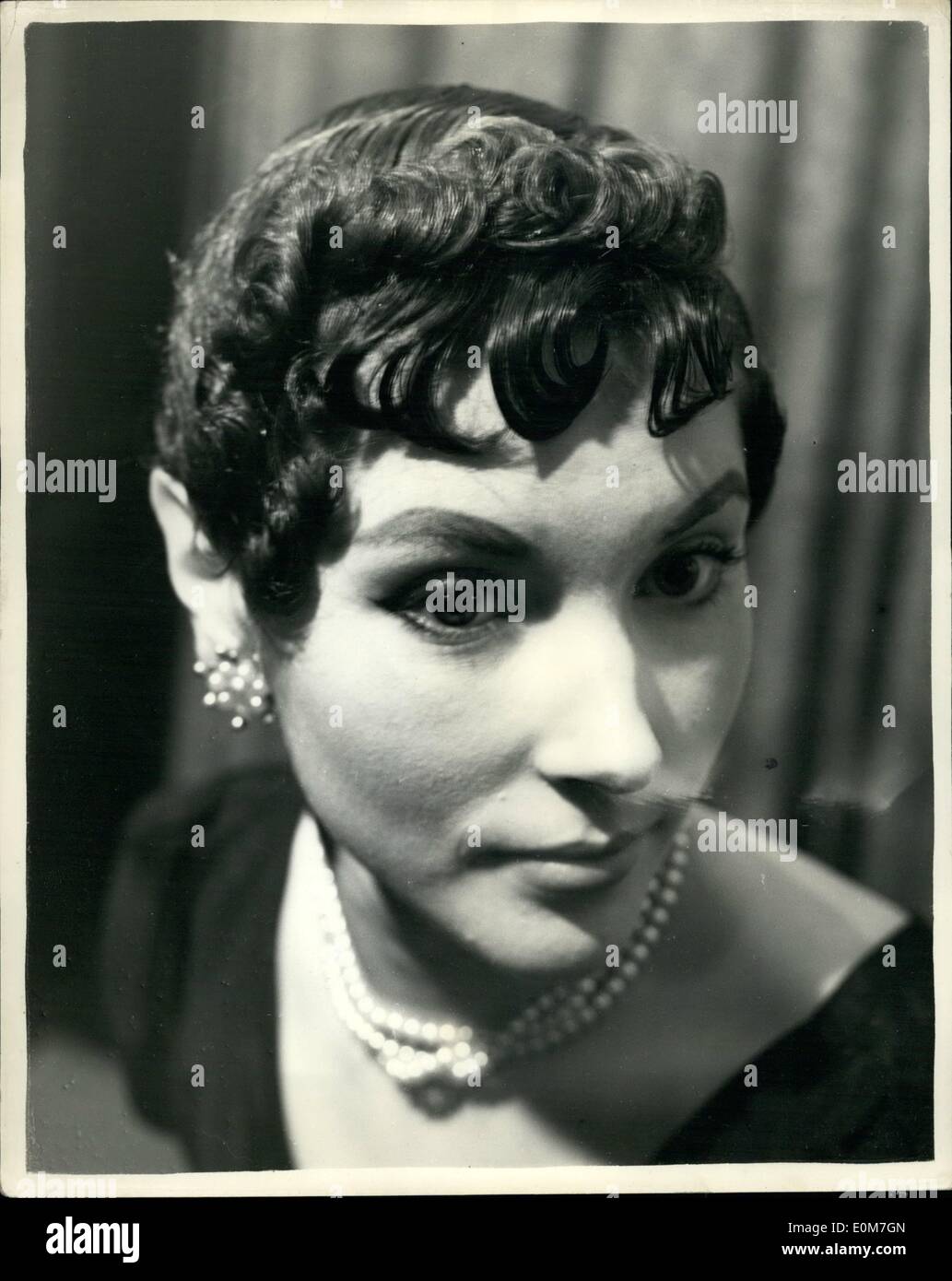 Nov. 11, 1953 - Hair styles inspired by ''Julius Caesar'' film.: A collection of hair styles said to be inspired by Brutus; Mark Antony; Cassius and Casca in the film ''Julius Caesar'' and created by Piccadilly hair dressers Armandro and Sandra were to be seen at the MGM Private Theatre, London this afternoon. Photo shows Jenny Stride models the CASCA style at the Theatre today. Stock Photo