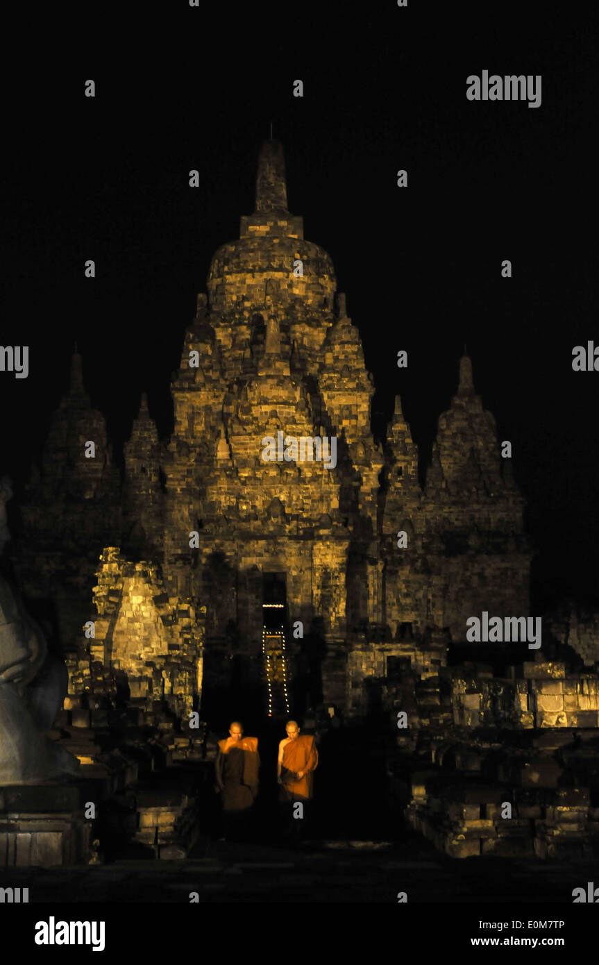 Kalten, Central Java, Indonesia. 15th May, 2014. MAY 15 : Buddhist monks pray for Vesak celebarte at Sewu temple on May 15, 2014 in Katen, Central Java, Indoneisa. The holy day celebrates the birth, the enlightenment to nirvana, and the passing of Gautama Buddha's, the founder of Buddhism. Credit:  Sijori Images/ZUMAPRESS.com/Alamy Live News Stock Photo