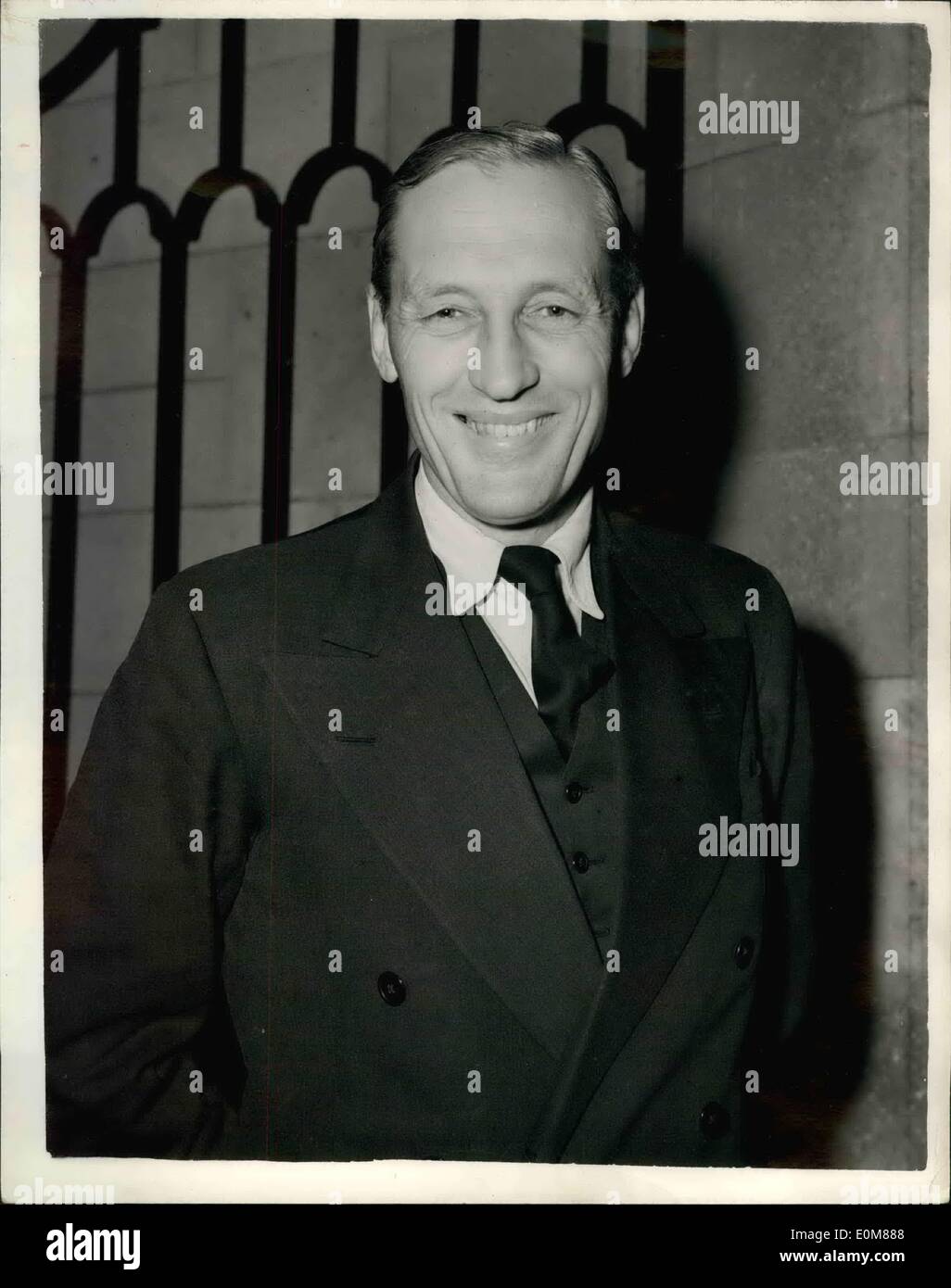 Dec. 12, 1953 - Sir Evelyn Baring at the colonial office. Sir Evelyn Baring, governor of Kenya, who arrived in London today, this afternoon went to the colonial office to see Mr. Lyttelton, the colonial secretary. Photo shows Sir Evelyn Baring, seen outside the colonial office today. Stock Photo