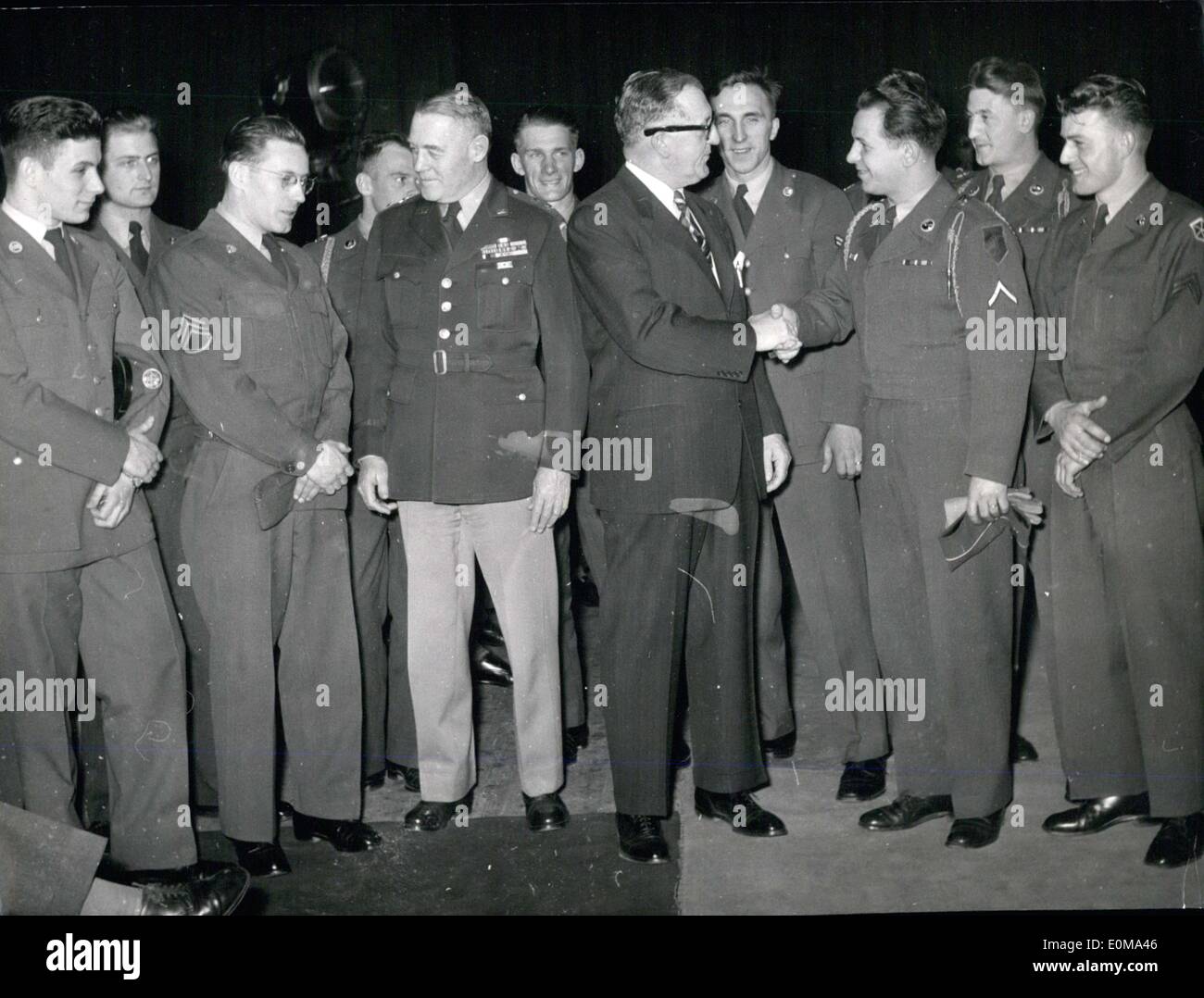 Mar. 09, 1954 - 104 US soldiers from 34 different countries who had immigrated to the US received their US citizenship in a Frankfurt barrack, including 13 Germans. Pictured here is US General Major Herren and Mr. Argyle R. Mackey, who deals with naturalization of citizens, as well as the newly-minted German-Americans. Stock Photo