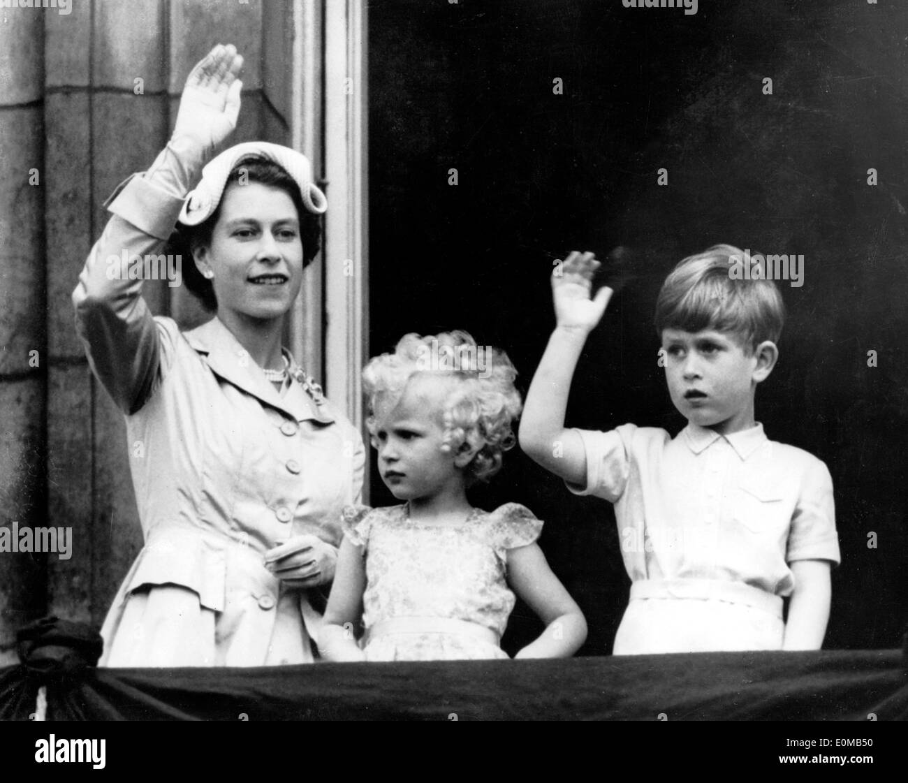 Queen Elizabeth Ii And Her Children Waving From A Balcony Stock Photo Alamy