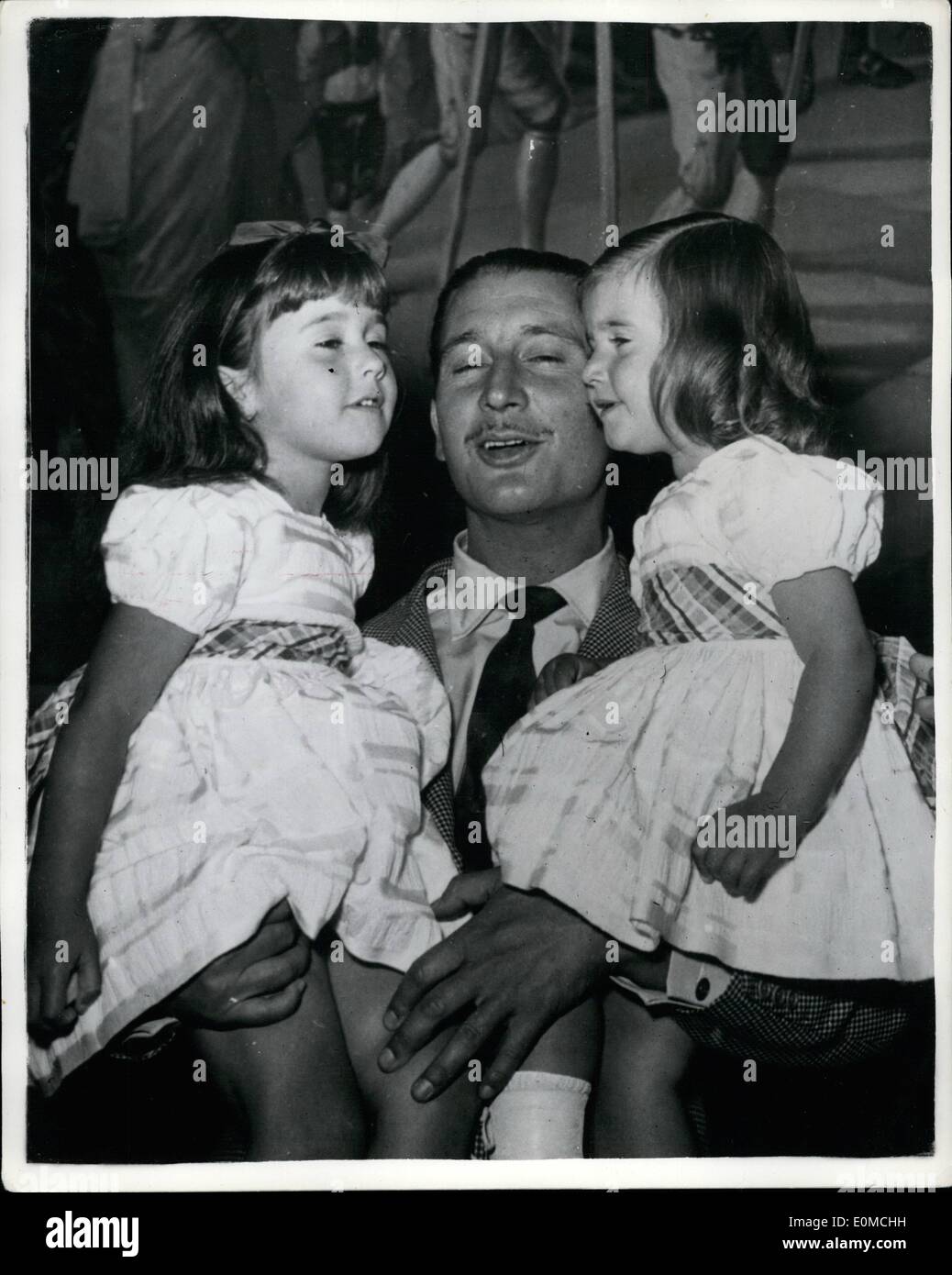 Sep. 27, 1954 - 27-9-54 The granddaughters of General Franco greet their father. The Marquis of Villaverde, son-in-law to General Franco, the dictator of Spain, was greeted by his two daughters when he returned to Madrid recently after a stay in the United States where he was studying surgery. Keystone Photo Shows: The Marquis of Villaverde is greeted by his two daughters, Mariz Del Carmen (left) and Marie de la O on his arrival to Madrid. Stock Photo