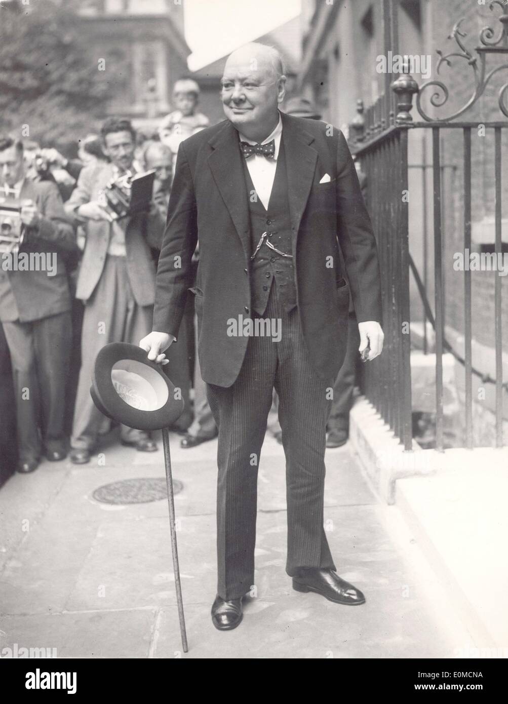 Prime Minister Churchill arrives at No. 10 Downing Stock Photo
