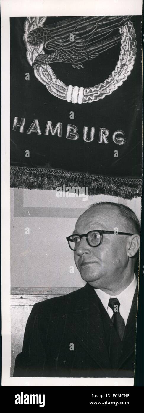 Aug. 29, 1954 - The former chief and father of the German paratrooper unit, Air Chief Marshal Student, was in Hamburg at the restaurant Feldeck to speak about contemporary Russian paratroopers. The event was attended by many of his old comrades. Stock Photo
