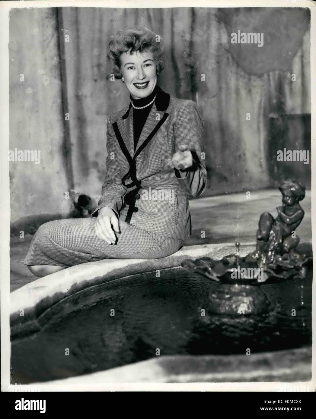 Oct 10 1954 This Year S Peter Pan Barbara Kelly Barbara Stock Photo Alamy