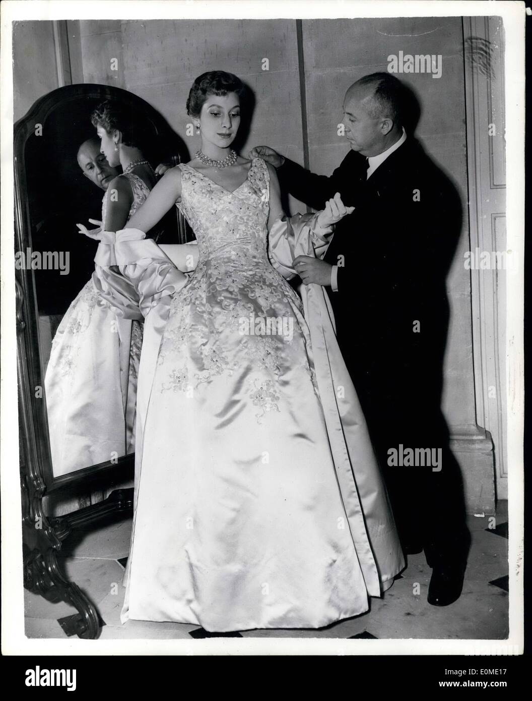 Christian dior 1954 hi-res stock photography and images - Alamy