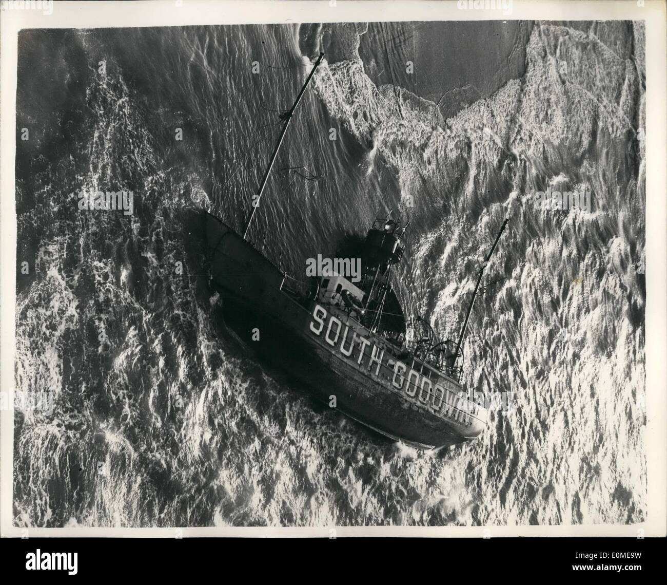 Nov. 11, 1954 - Eight trapped in wrecked Lightship. Man Stands on