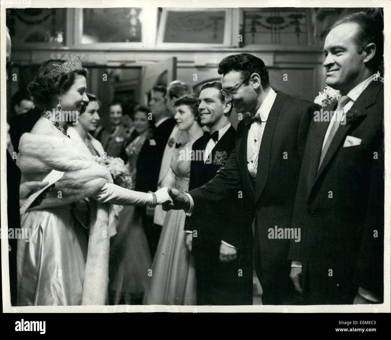 Nov. 11, 1954 - Royal Veriety performance at London Palladium. Queen with Frankie Laine. Photo Shows:- Queen shakes hands with Frankie Laine - next to him is NORMAN WISDOM - Princess Margaret looks on.. On right is BOB HOPE - after the Royal variety Performance at the London Palladium. Stock Photo