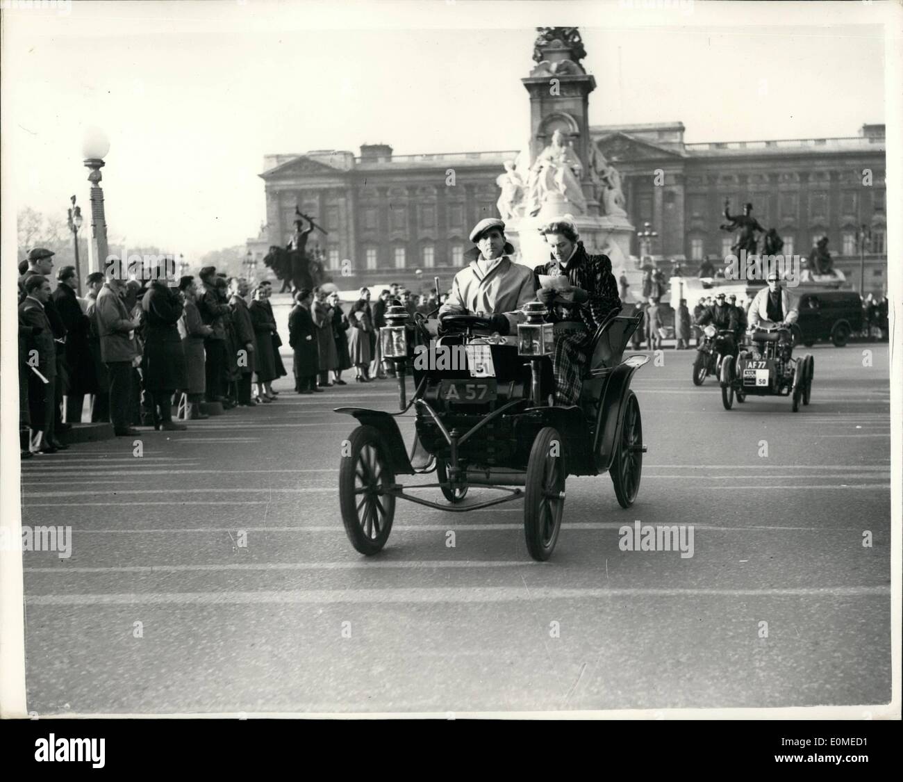 Nov. 11, 1954 - London To Brighton Veteran Car Run. The Royal Automobile Club Veteran Car Run from London to Brighton, took place today. The Run, organised by the Royal Automobile Club in conjunction with the Veteran Car Club of Great Britain, started this morning from Hyde Park. Keystone Photo Shows:- A 1900 Stirling-Panhard seen passing Buckingham Palace - during the run today. Stock Photo