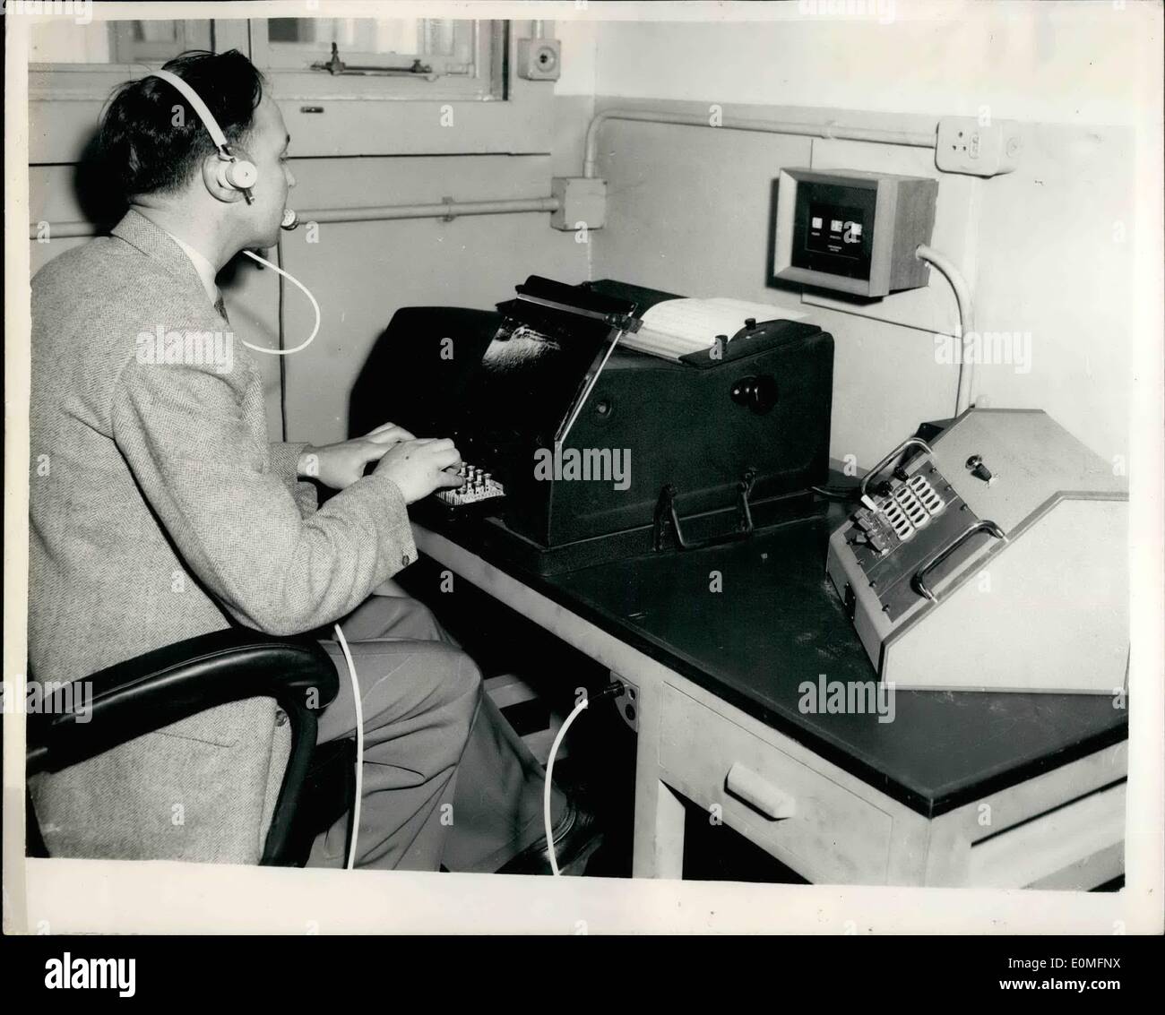 Mar 03 1955 Press Visit To New Southern Air Traffic Control Centre