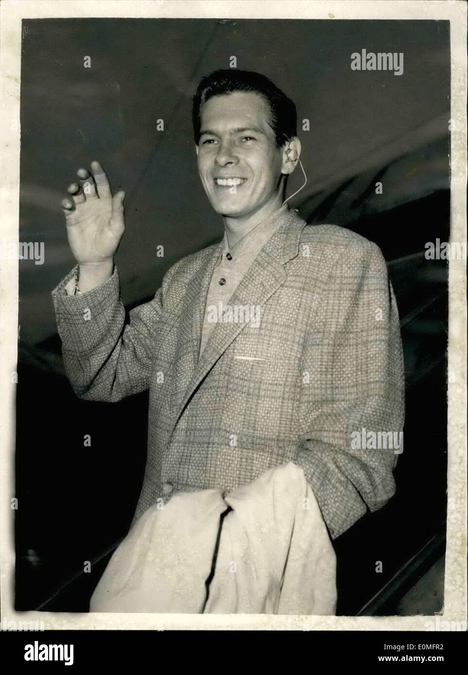 Johnnie ray arrives at london airport hi-res stock photography and ...