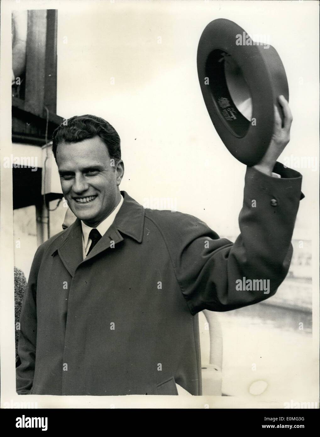 Mar. 03, 1955 - Billy Graham gets a great welcome at Plymouth.: Billy Graham the American Evangelist received a great welcome when he arrived at Plymouth today for the start of another tour if the British Isles. Before traveling to London to catch the night train for Glassgow - he visited the ''Pilgrim's Stone'' at Plymouth Barbican - from nce the Pilgrim Fathers left Plymouth for the founding of America. Photo shows Billy Graham waves his hat in greeting when he arrived at Plymouth today. Stock Photo
