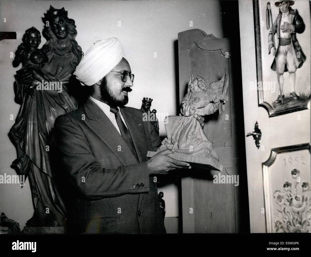 May 05, 1955 - International Visitors you can find... ... at the 7th German trade fair in Munich opened by Prof. Heuse on Friday 6th. OPS: An Indian is interesting in ''Oberammergau art' Stock Photo