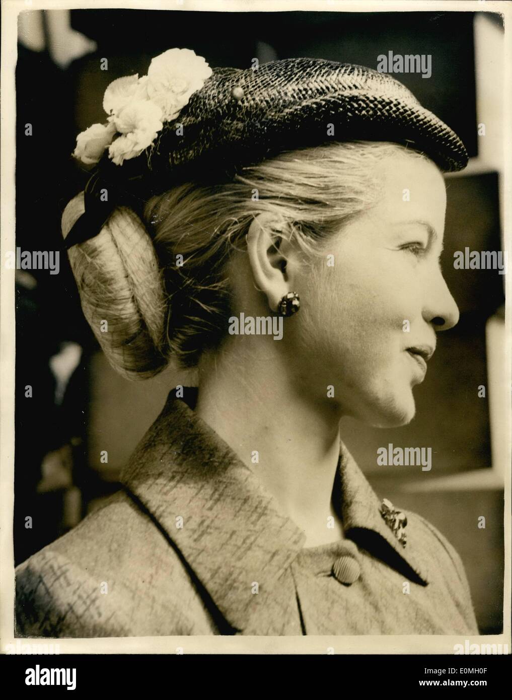 Apr. 04, 1955 - Press View of the Royal Academy Exhibition... Mrs. Kendall Brook from South Africa. Keystone Photo Shows: Mrs. Kendall Brooke from Cape Town, South Africa - wears a black straw hat - trimmed with yellow flowers, she arrived for the Press View of the Royal Academy Exhibition at Burlington House this morning. Stock Photo