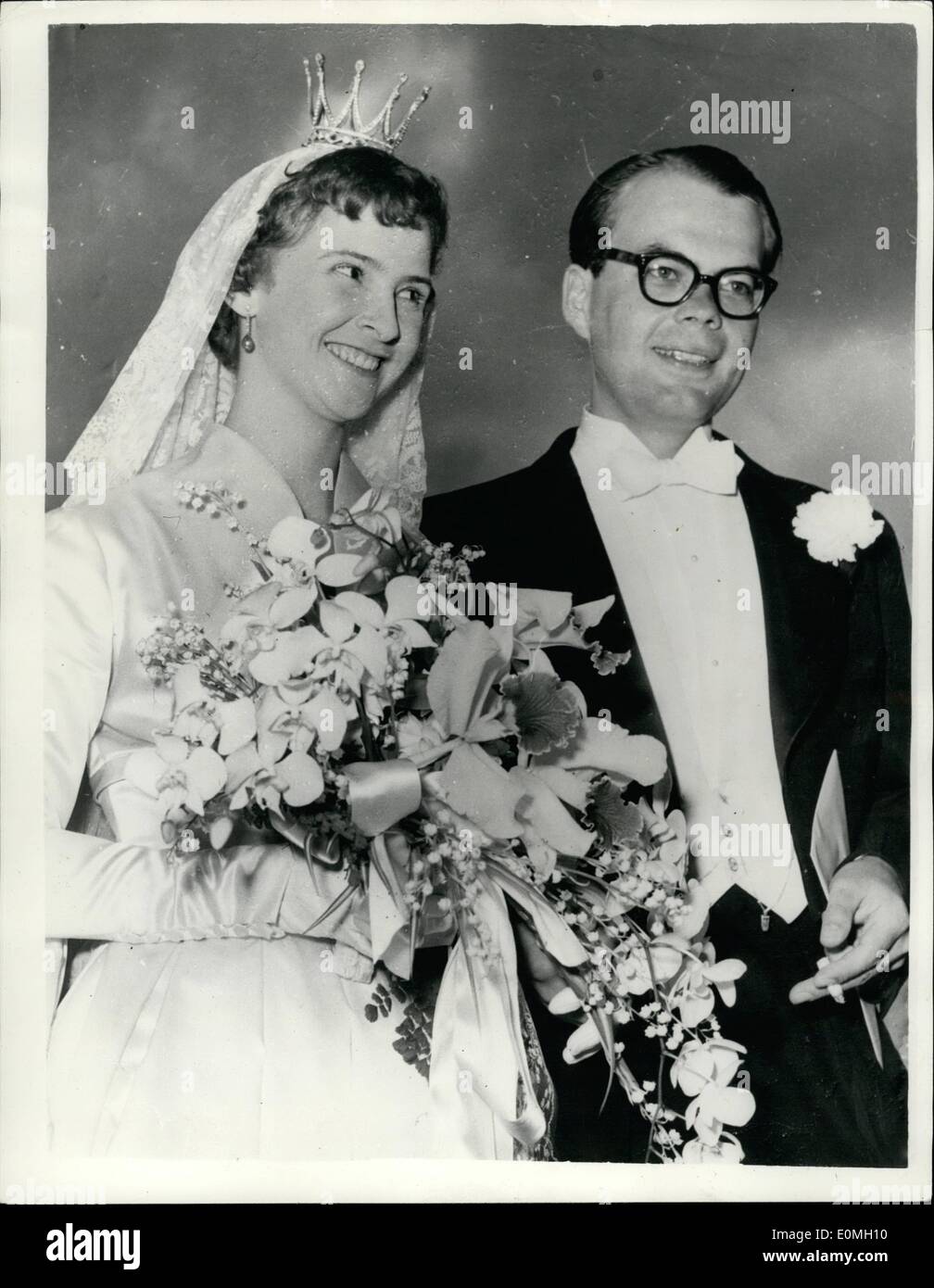 Jul. 07, 1955 - Count Bernadotte's Son Weds In Sweden: Count Folke ''Ockie'' Bernadotte, Jnr, son of countess Eastelle Bernadotte and the late Count Folks Bernadotte (who was assassinated in Jerusalem in 1958 while carrying a United Nations Assignment to maintain the Palestine Truce and bring back an armistice) - was married at Grangarde in Dalecarlia recently to Miss Christine Glahns. Photo Shows The couple leaving the church after the ceremony Stock Photo