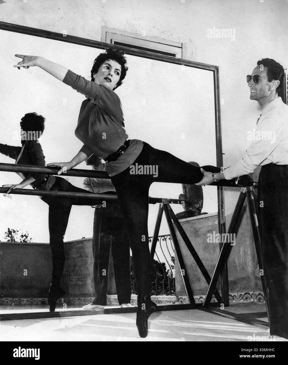 Actress Gina Lollobrigida rehearses for a role as a ballerina Stock Photo