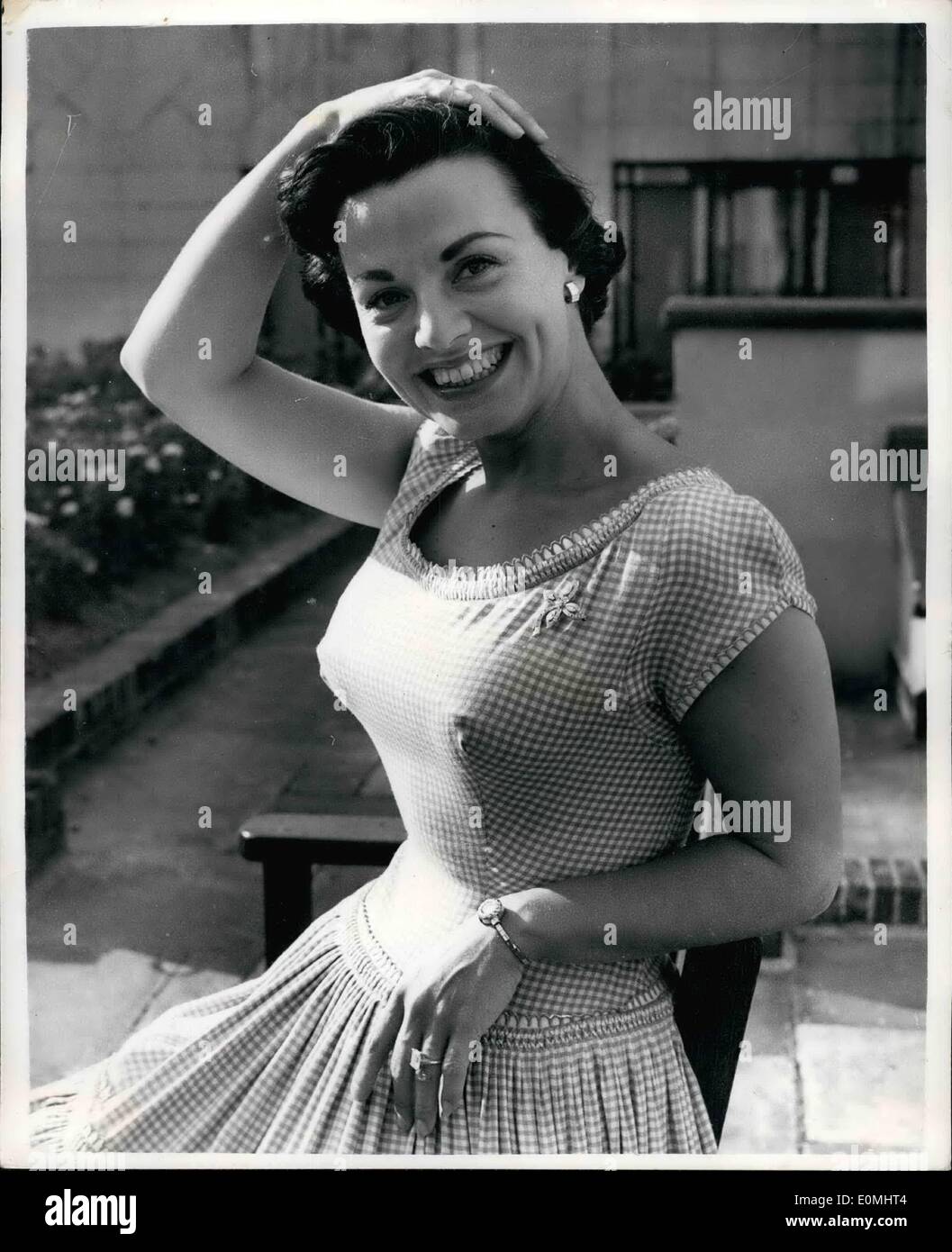 Aug. 08, 1955 - America's glamorous gramophone Gal'' in London. Reception to kay Starr. A reception was held at the Drochester hotel this afternoon to the celebrated singing star from America - Kay Starr, who makes her very first appearance in Britain at the London Palladium for a two week season commenting next Monday. photo shows Kay Starr, photographed this evening at the Dorchester. Stock Photo