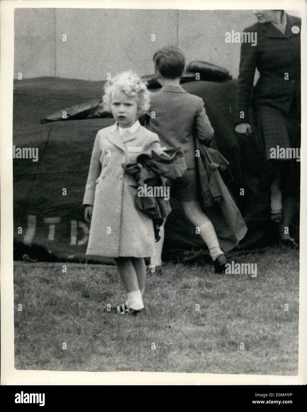 jun-06-1955-royal-children-attend-the-royal-windsor-polo-tournament-E0MHYP.jpg