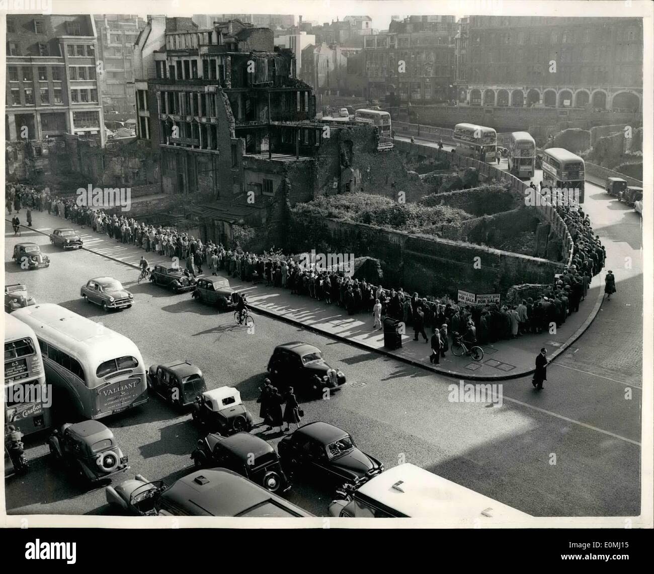 Jun. 06, 1955 - Strike Ses London the long queue for buses: Photo shows general view of the long queue starting in Farringdon street, yesterday. They are waiting to board buses traveling to Grove Park Station. Stock Photo