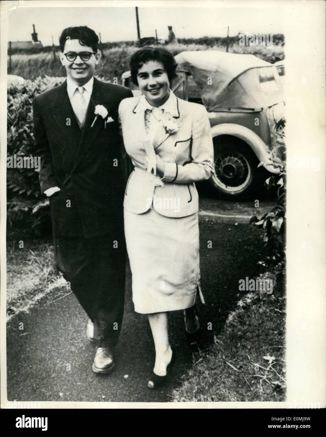 Jun. 06, 1955 - Diplomat's Daughter Elopes to Gretna Green: Nineteen year old Lilliana Penna, daughter of Brazil's Vice-Consul in Paris eloped to Gretna Green with twenty-two year old Reginaldo Carvalho the music composer son of a Brazilian manufacturer in Marseilles...They were married in Gretna Green yesterday..Lilliana explained that her father would not hear of the couple getting married - but they were determined that nothing should stop them. Photo shows Lilliana Penna and Reginaldo Carvalho after their marriage at Gretna Green yesterday. Stock Photo