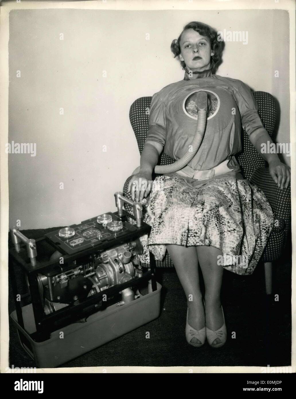 Iron lung treatment historical hi-res stock photography and images - Alamy