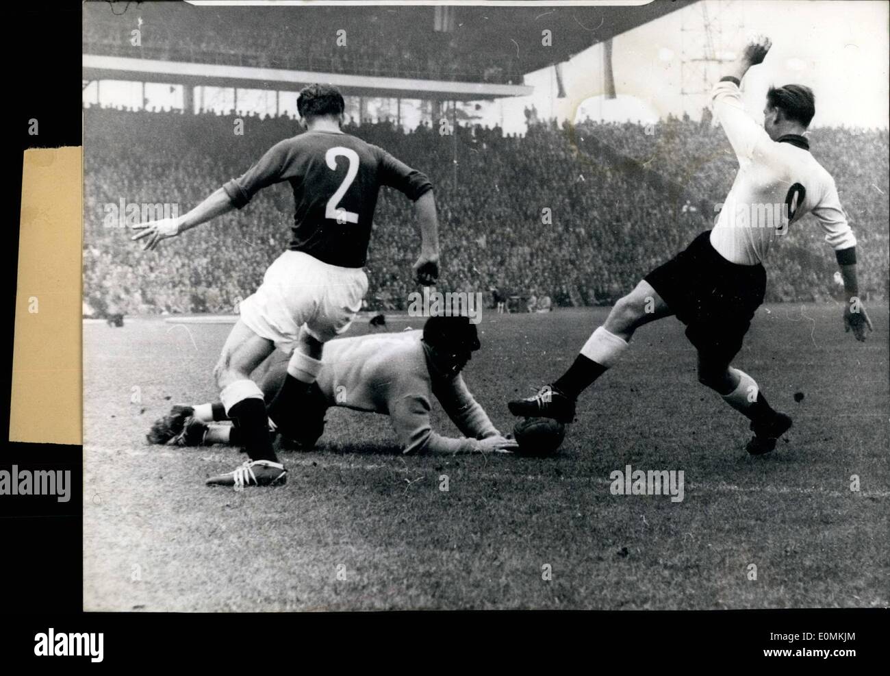 Nov 11 1955 football hires stock photography and images Alamy