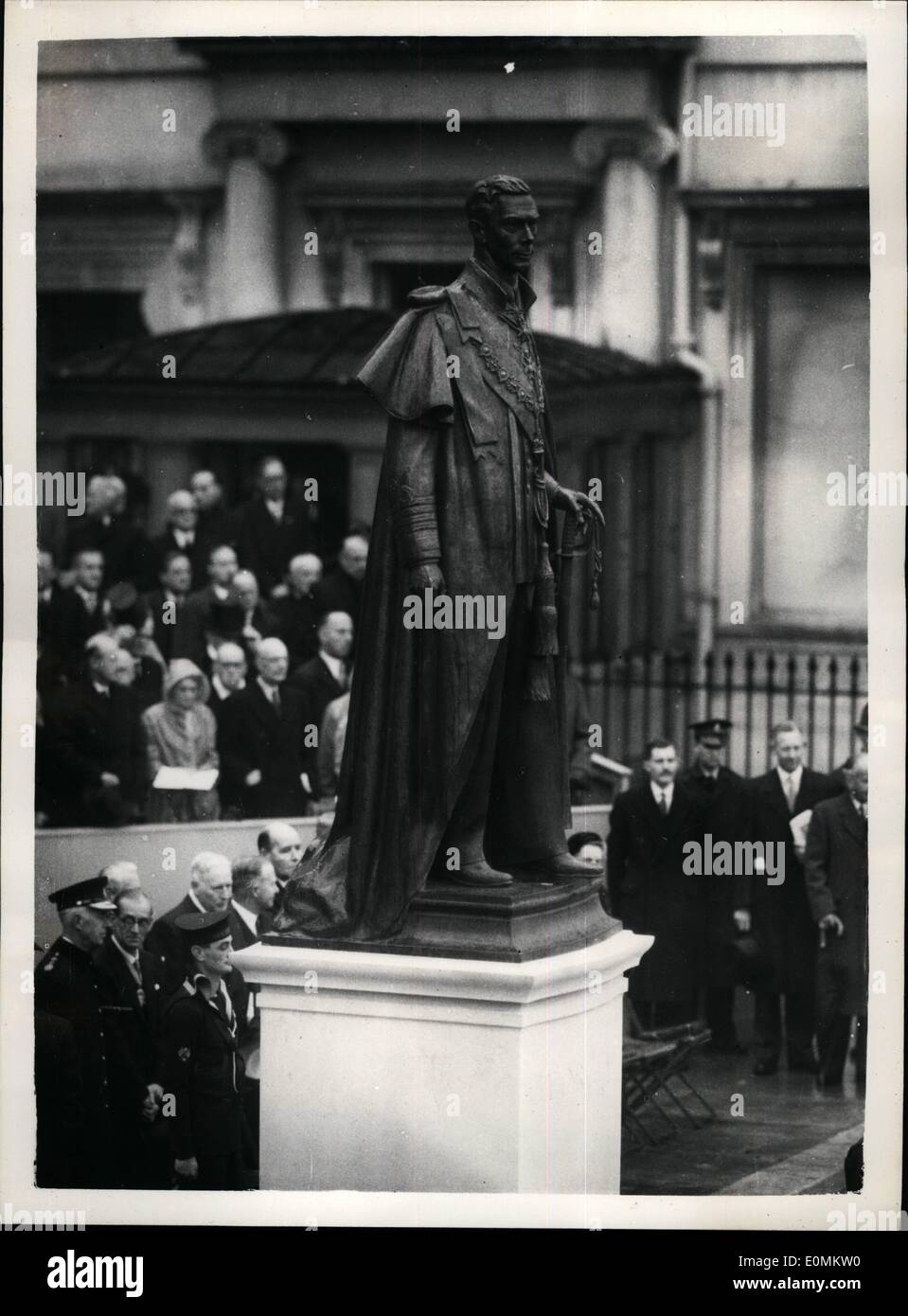 Oct. 10, 1955 - Queen Un~eils memorial to her father. Crowds filing past king George VI Statue.: H.M. The Queen this morning - in the presence of other members of the Royal Family - unveiled the statue to her father King George VI - in Carlton Gardens. Photo shows View of the memorial - after the unvelling ceremony at Carlton Gardens this morning. Stock Photo