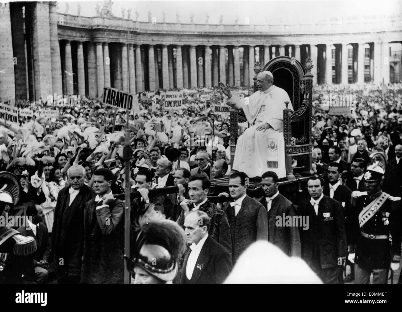 Pius Xii Rome Pope Pius XII addresses 60,000 girls of Rome Stock Photo - Alamy