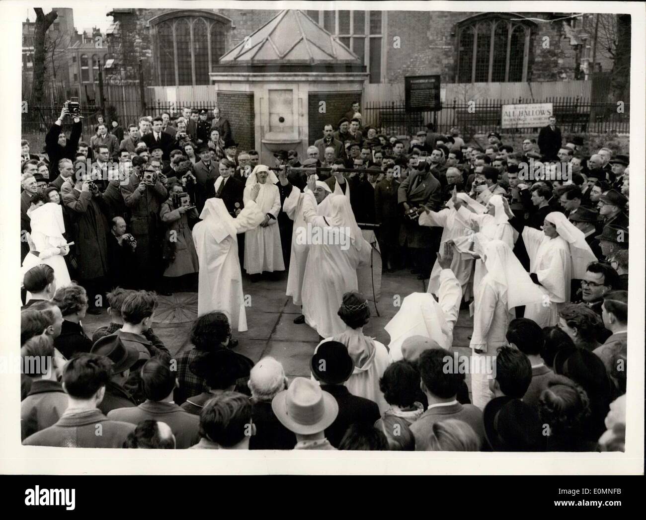 Mar. 20, 1956 - Druids celebrate ''Coming of Spring'' on Tower Hill. The Sword ceremony: For the first time since the year 1794 Stock Photo
