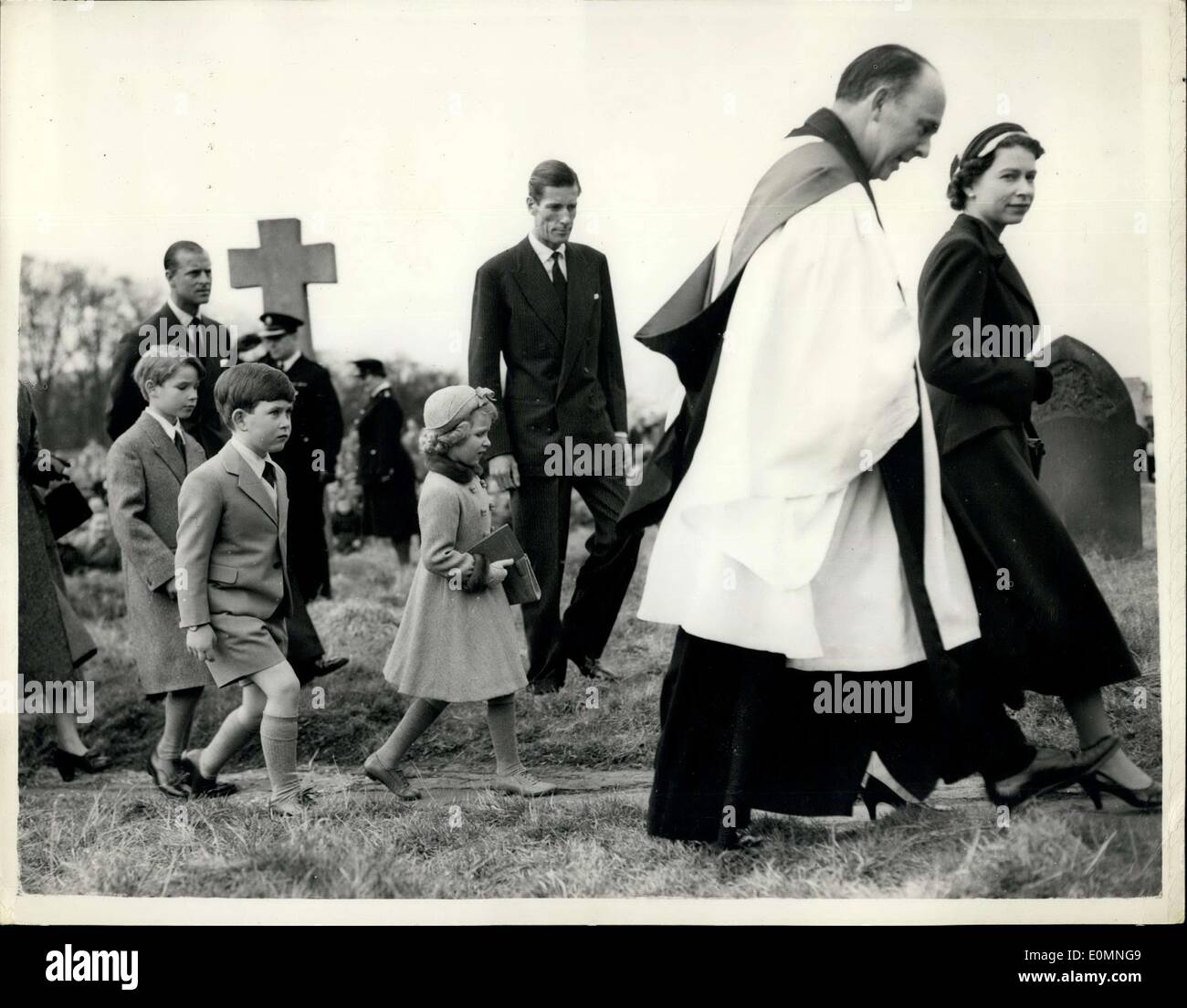 mar-25-1956-the-royal-family-attend-church-service-at-lubenham-parish-E0MNG9.jpg
