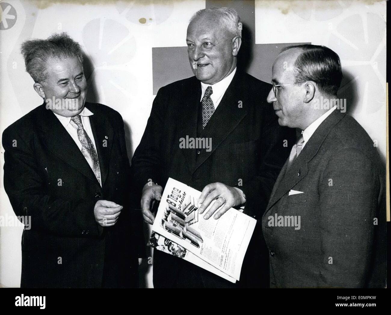 Apr. 20, 1956 - Czech Red Cross President Edouard Tuma came to Bonn at the invitation of Minister Heinrich Weitz, who wanted to Stock Photo