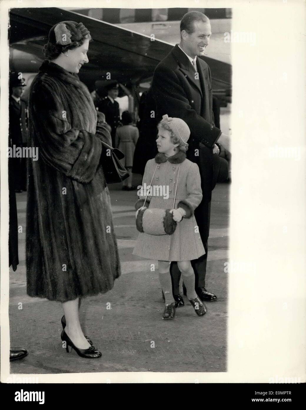 feb-17-1956-the-queen-returns-from-nigeriaa-word-for-princess-anne-E0MPTR.jpg