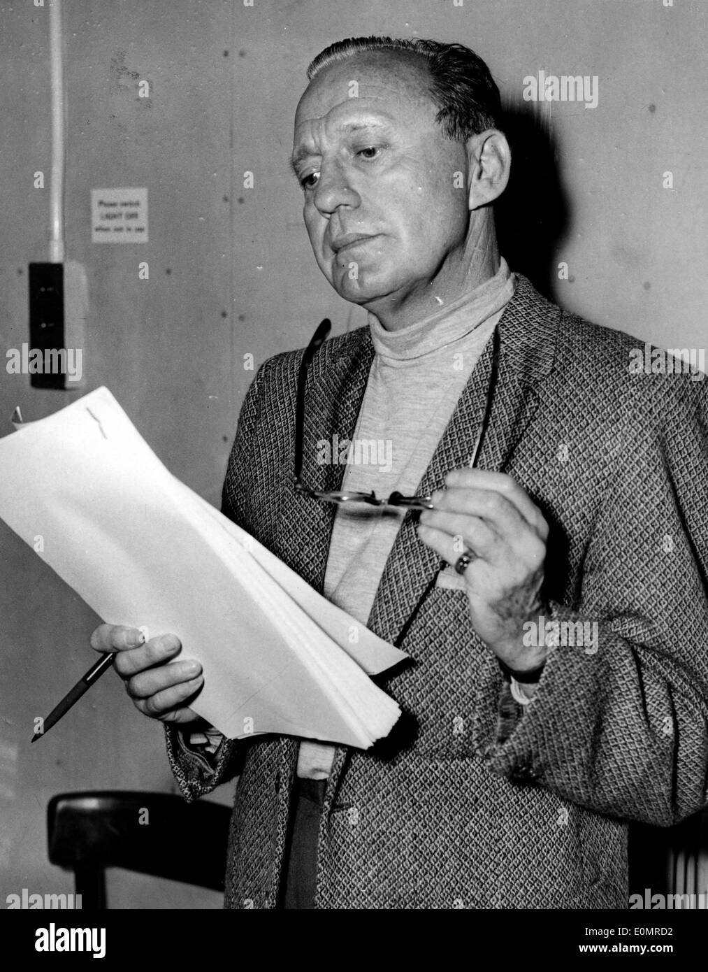 Actor Jack Benny rehearsing for his BBC television appearance Stock Photo