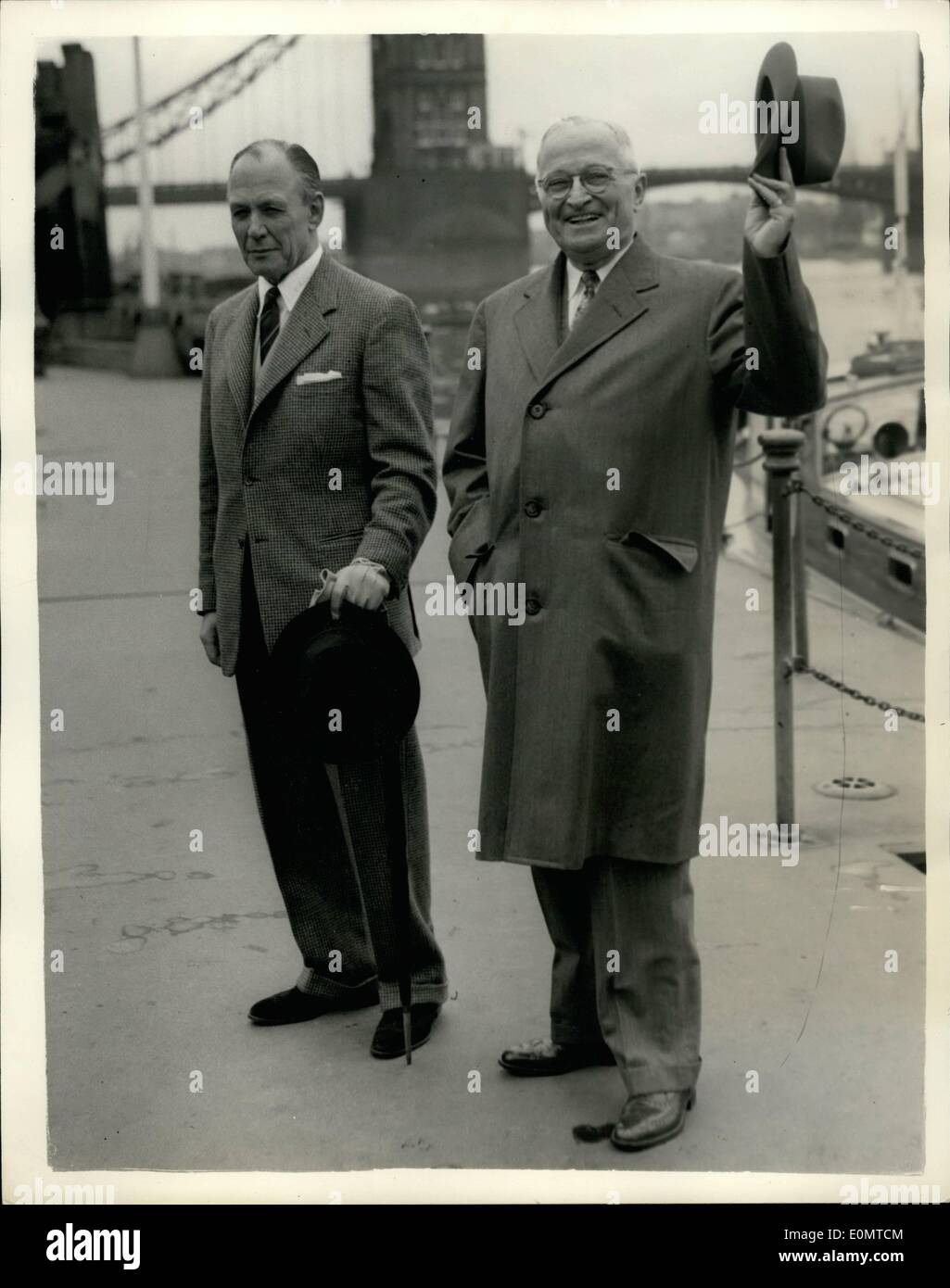 Jun. 06, 1956 - Harry Truman visits tower of London : Mr. Harry Truman former president of the united states - this morning went for a trip on the River Thames - and visited the tower of London. photo shows Mr. Truman with the tower Bridge in background - acknowledge cheers of the onlookers on arrival this morning. Stock Photo