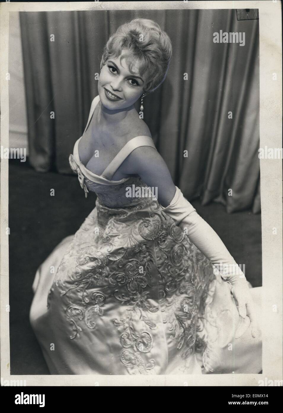 Bardot dress hi-res stock photography and images - Alamy
