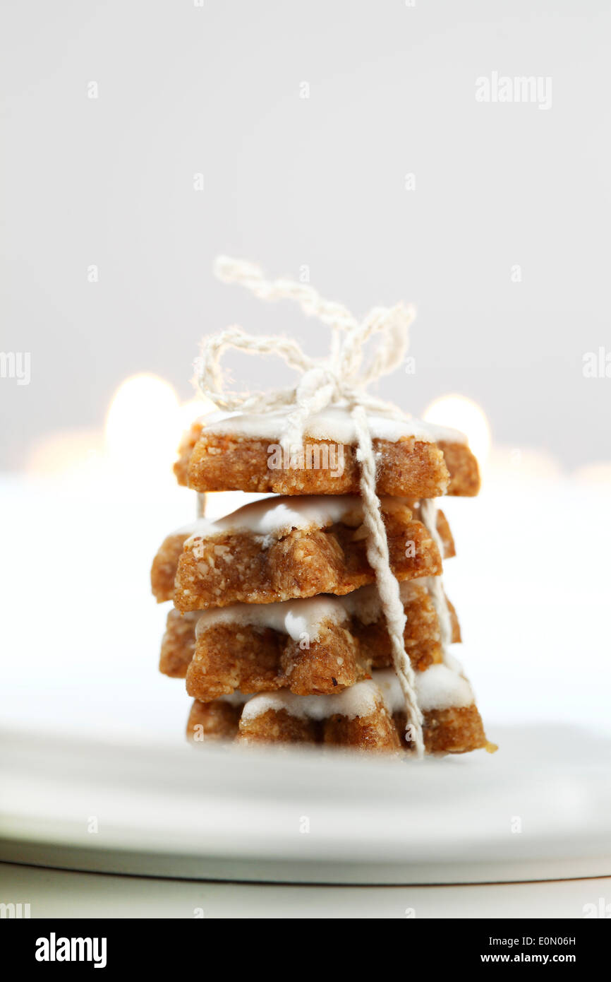 Cinnamon stars with golden background Stock Photo - Alamy