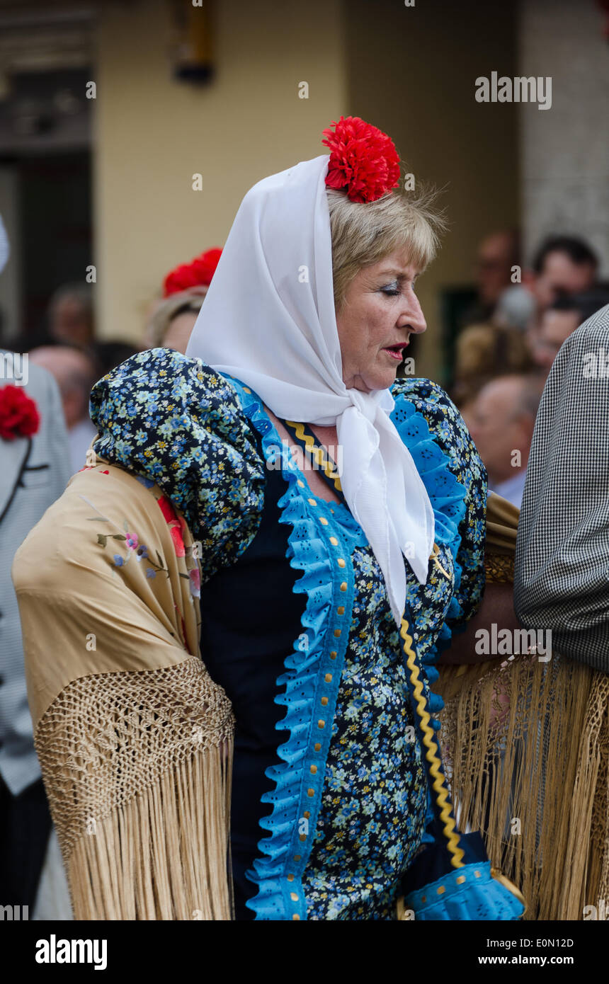 Madrid, Spain. 15th May, 2014. Fiesta de San Isidro, Madrid Credit:  Jennifer Booher/Alamy Live News. Woman in traditional chulapa dress. Stock Photo