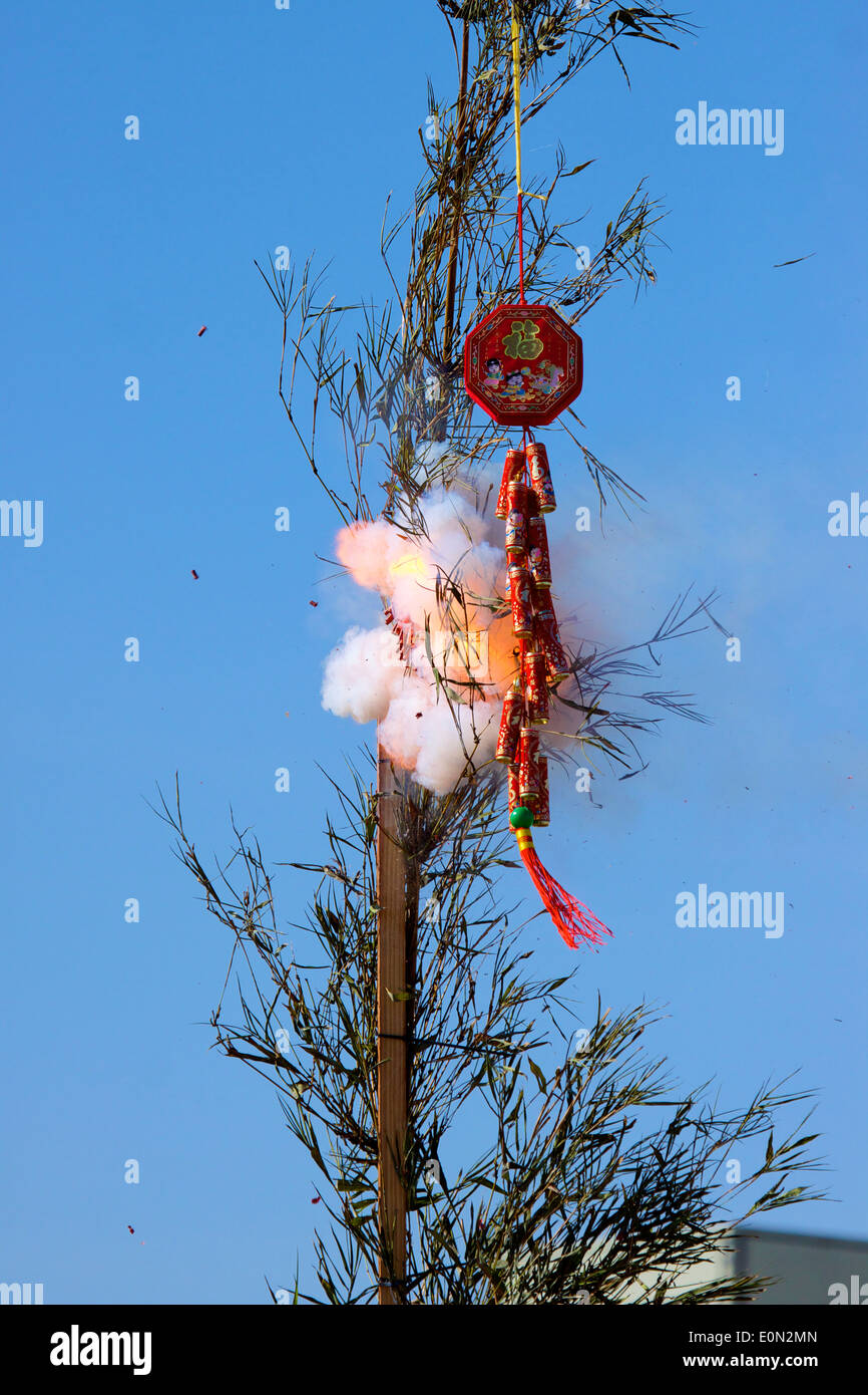 Chinese firecrackers hi-res stock photography and images - Alamy