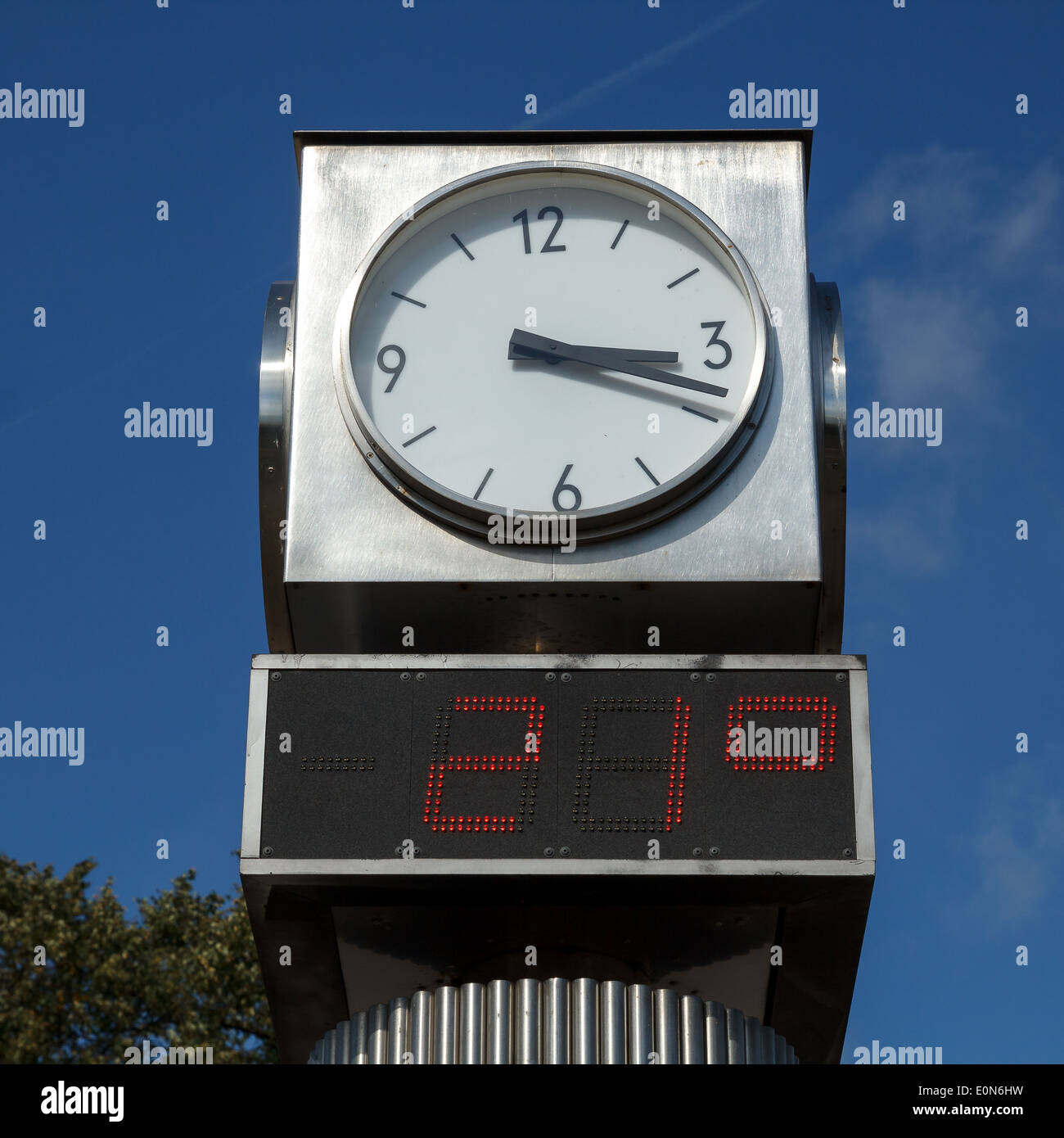Time temperature clock hires stock photography and images Alamy