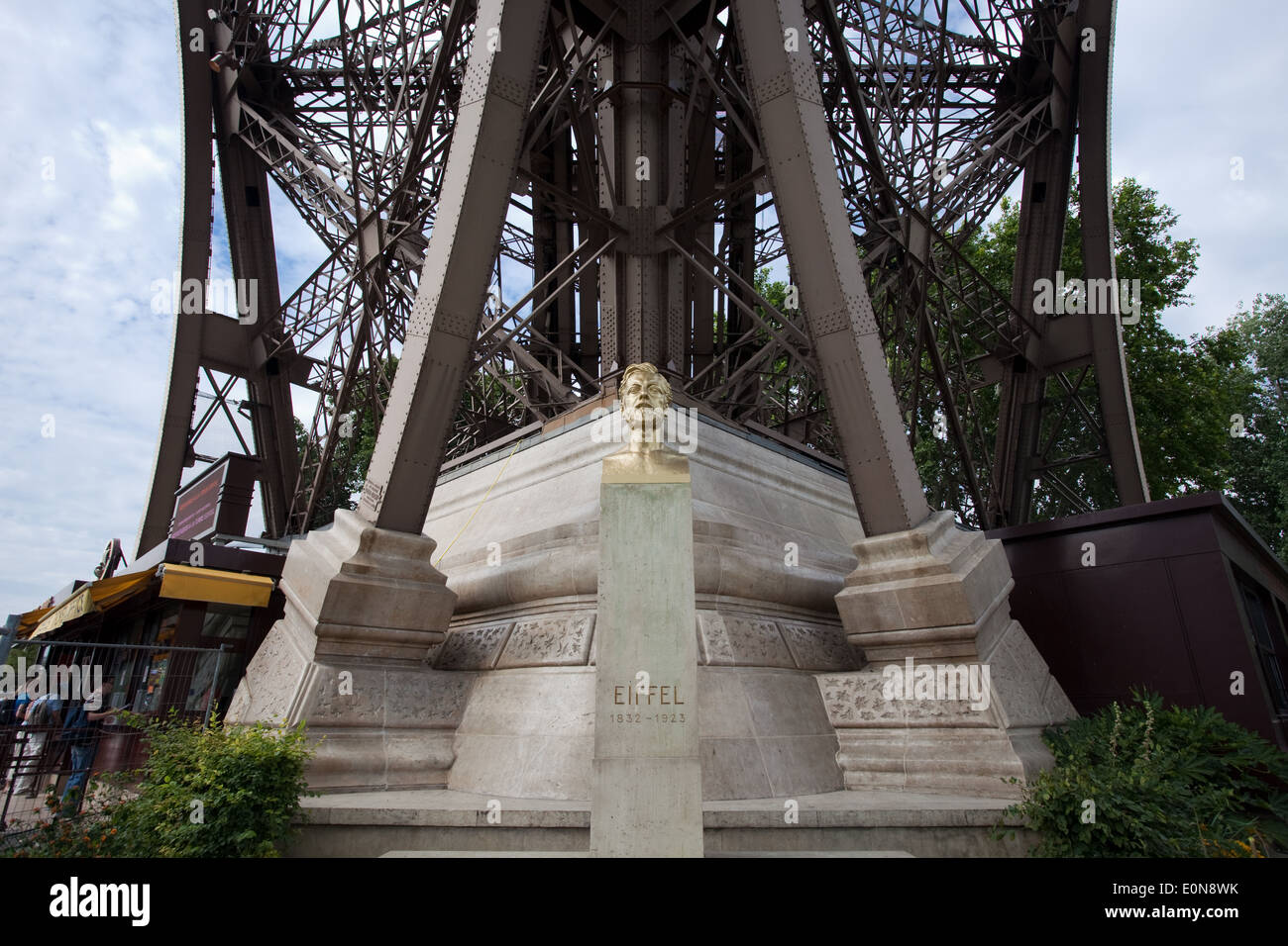 Denkmal Gustave Eiffel, Paris, Frankreich - Gustave Eiffel Monument, Paris, France Stock Photo
