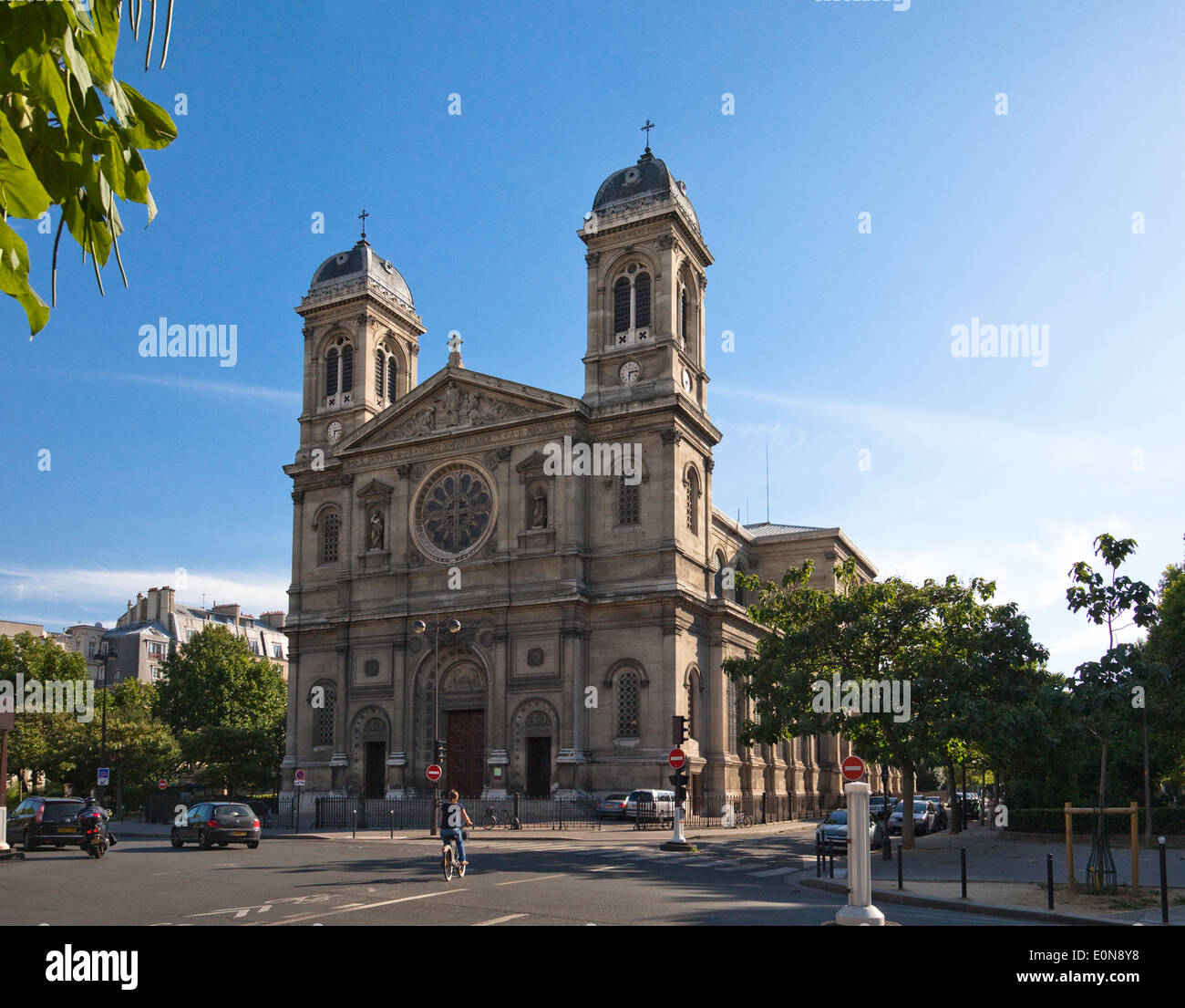 Kirche St. Francois Xavier an der Avenue de Villars, Paris, Frankreich - Church St. Francois Xavier, Paris, France Stock Photo