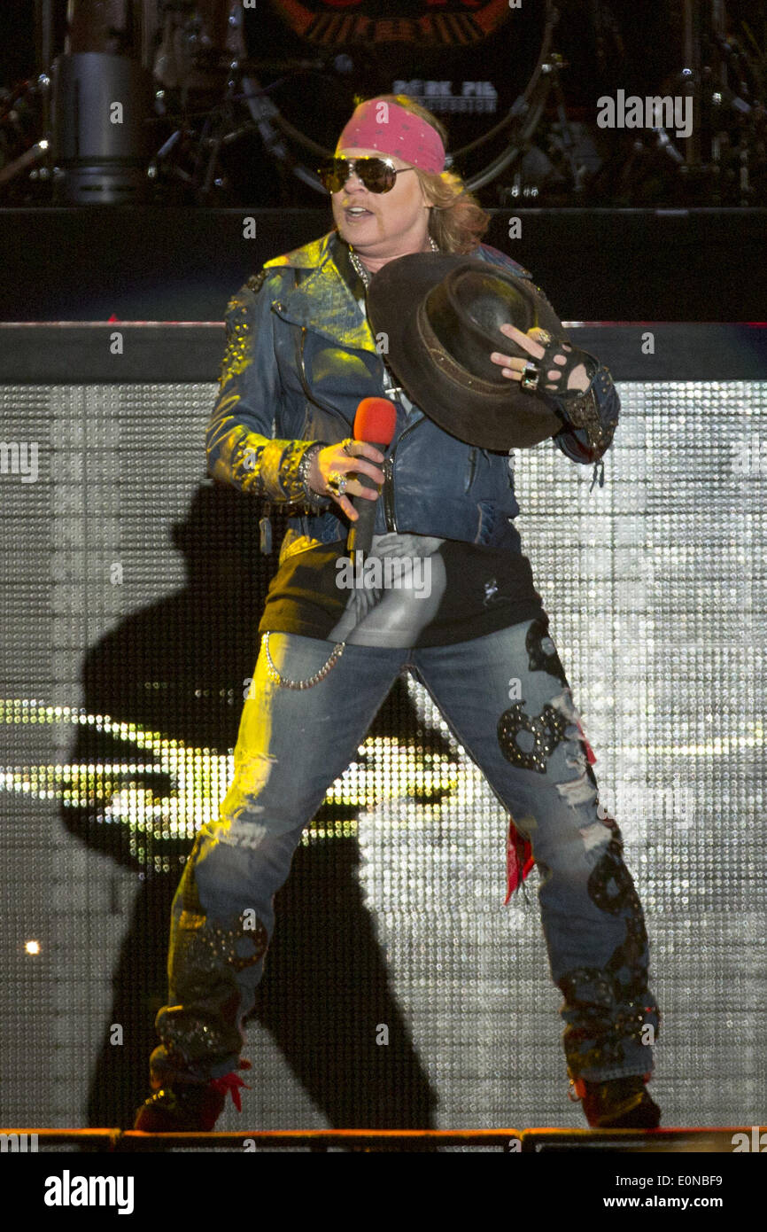 Columbus, Ohio, USA. 16th May, 2014. Vocalist AXL ROSE of Guns N' Roses  performs live at