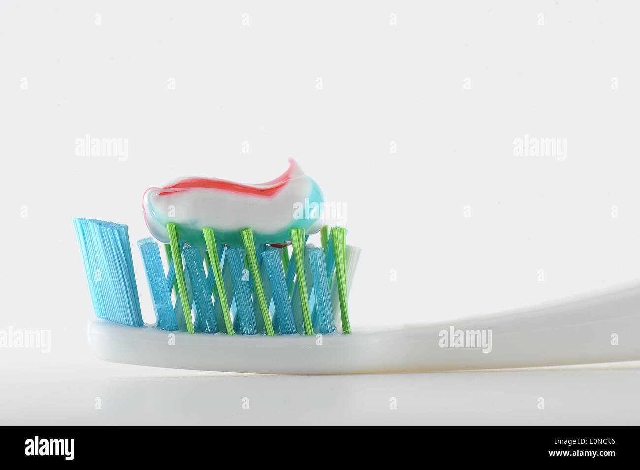 A toothbrush with toothpaste Stock Photo - Alamy
