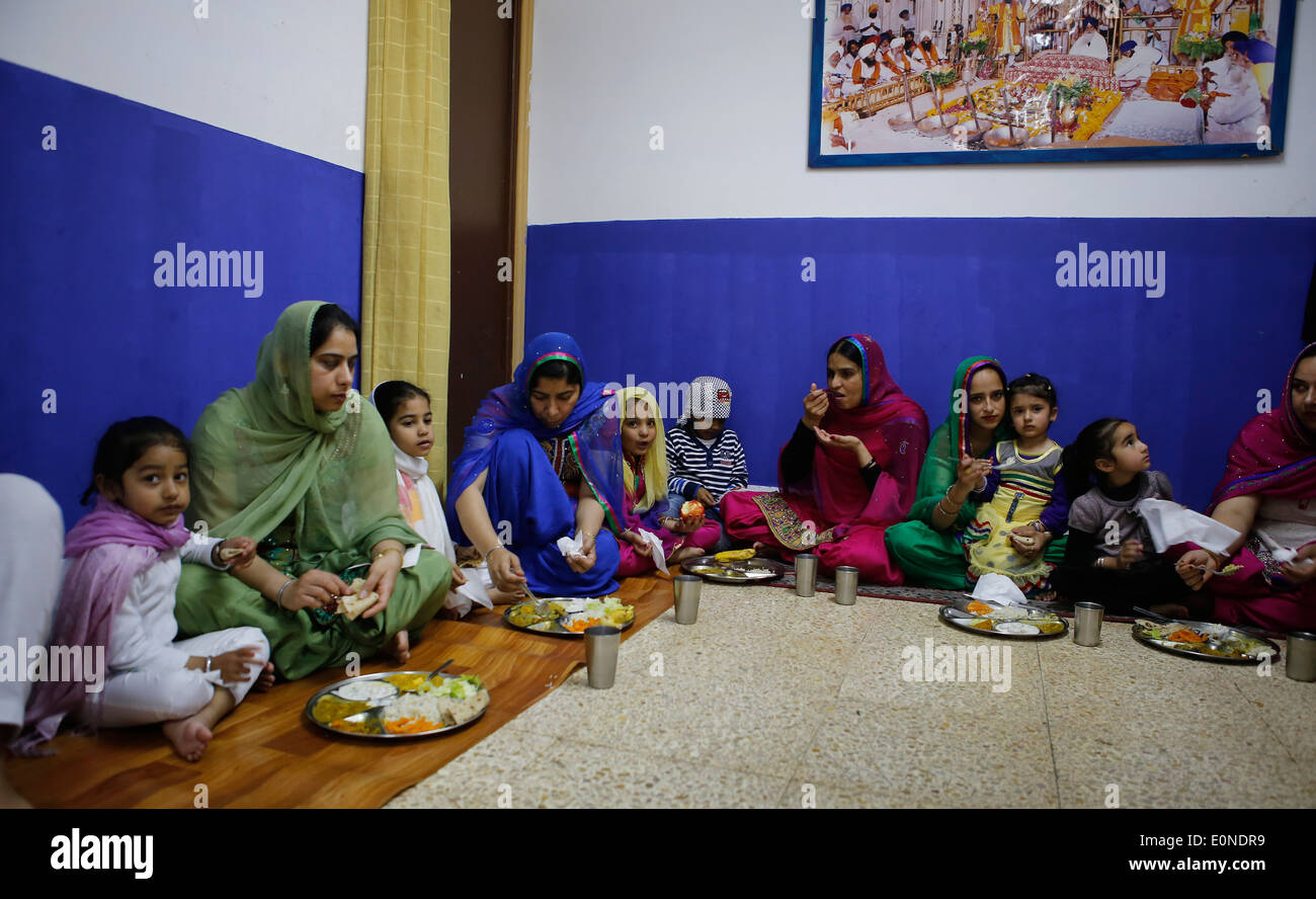 Indian family eating hi-res stock photography and images - Alamy