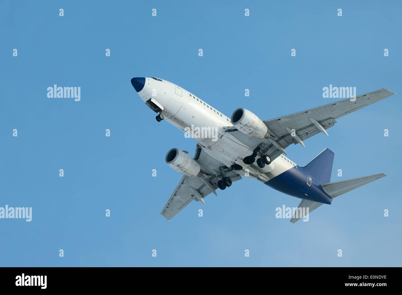 Airplane arrival depart hi-res stock photography and images - Alamy