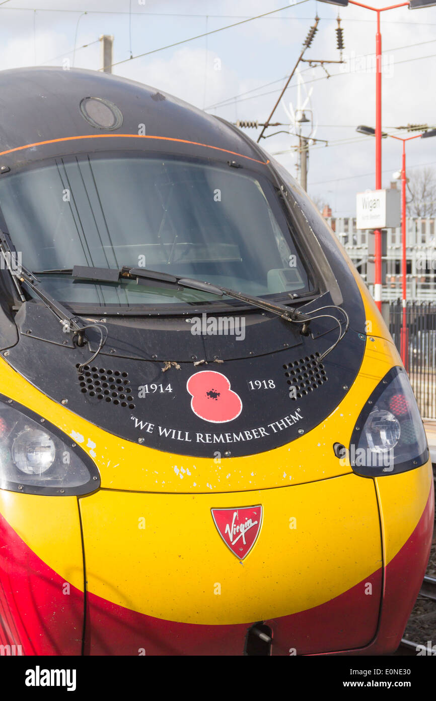 Virgin class 390 Pendolino train, 390 103 'Virgin Hero' in Remembrance livery honouring the dead of the first world war. Stock Photo